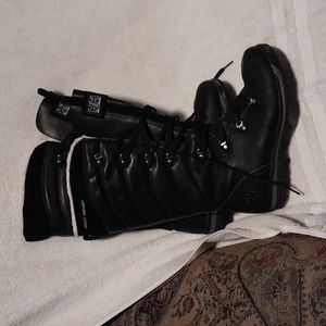 Fur lined Helly Hansen winter boots lots of good life in these babies